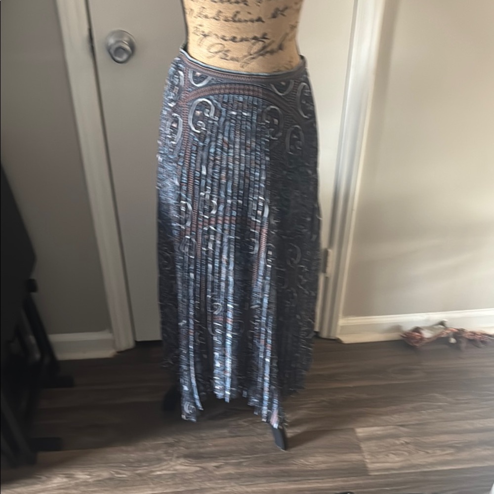 Intermix size 6 Gray Pleated Skirt